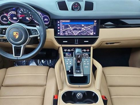 Used 2022 Porsche Cayenne image 35
