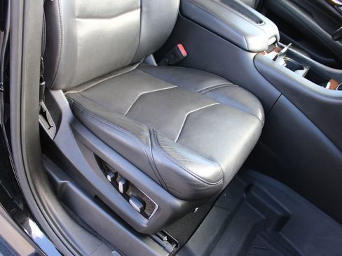 Used 2020 Cadillac Escalade Premium Luxury image 26