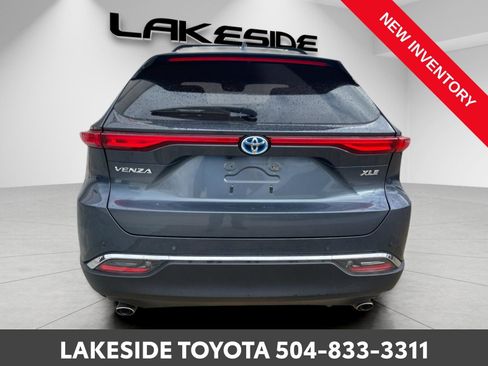 Certified 2023 Toyota Venza XLE image 6