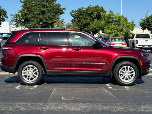 Used 2025 Jeep Grand Cherokee Laredo X w/ Luxury Tech Group I RWD image 3
