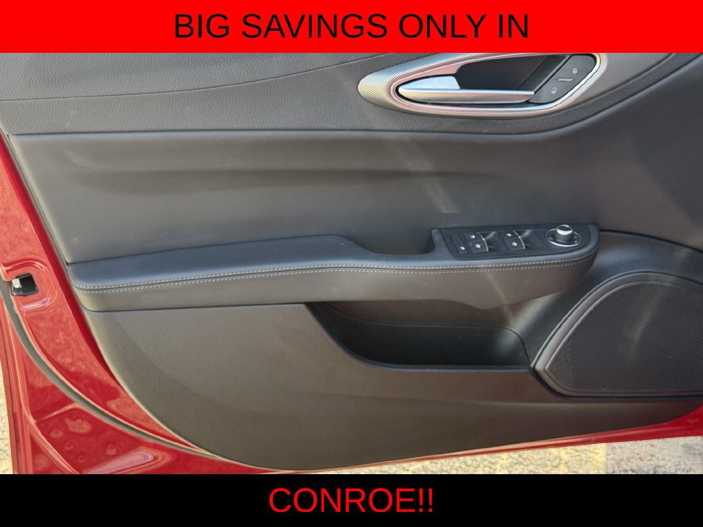 Used 2024 Alfa Romeo Giulia Veloce RWD image 10