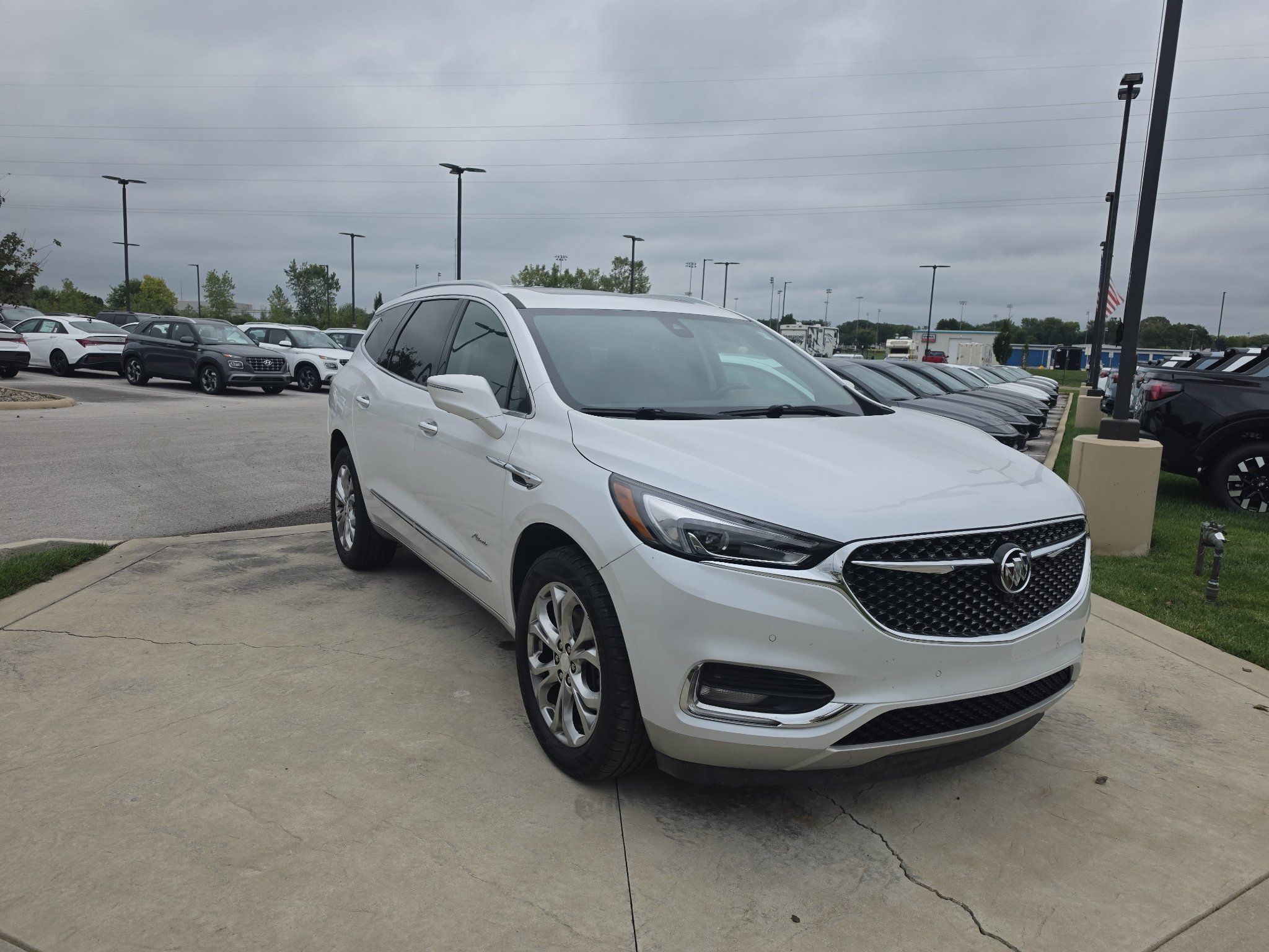 Used 2018 Buick Enclave Avenir AWD/4WD image 3