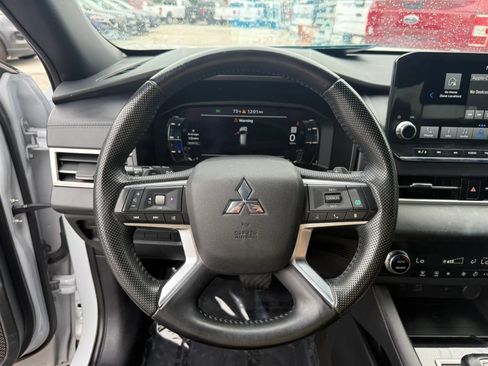 Used 2024 Mitsubishi Outlander SE Black Edition FWD image 21