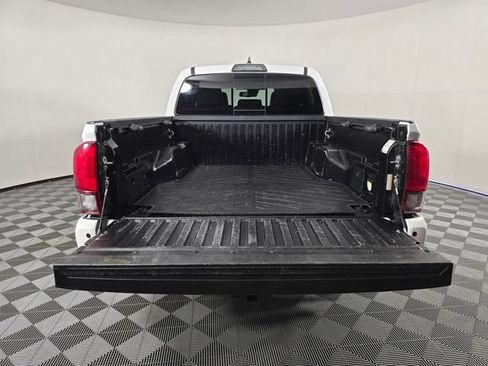 Used 2018 Toyota Tacoma TRD Off-Road AWD/4WD image 16