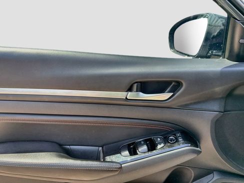 Used 2023 Nissan Altima 2.5 SR FWD image 9