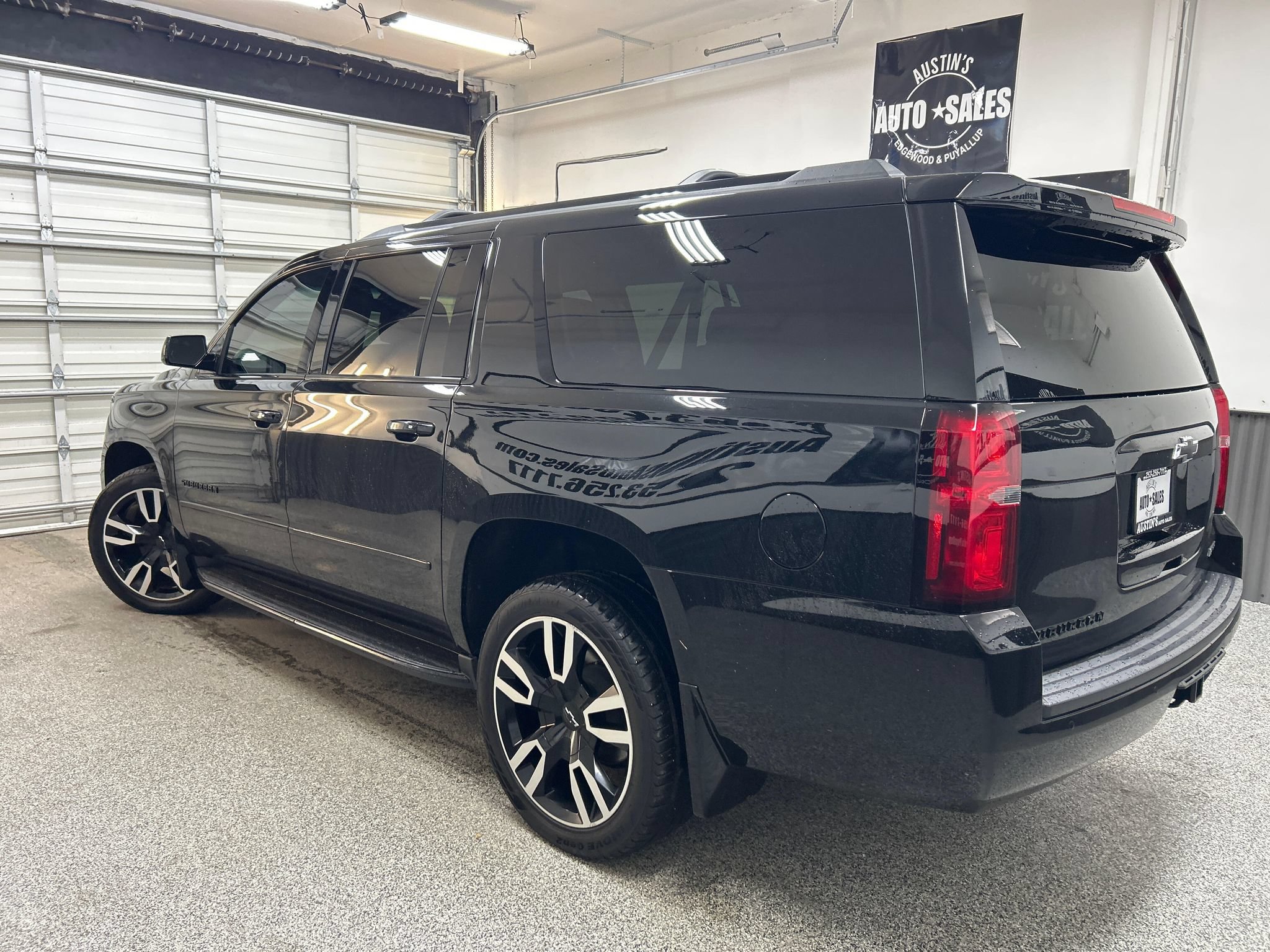 Used 2018 Chevrolet Suburban Premier AWD/4WD image 4