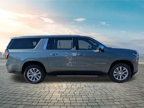 Used 2023 Chevrolet Suburban Premier image 5