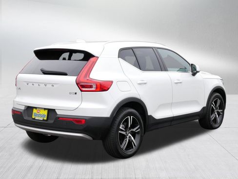 Used 2025 Volvo XC40 B5 Core AWD/4WD image 7