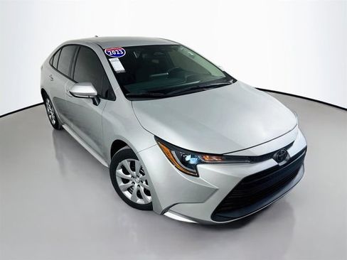 Used 2023 Toyota Corolla LE FWD image 2