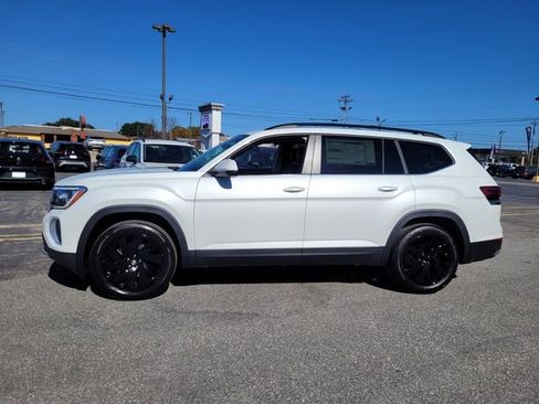 New 2026 Volkswagen Atlas SE image 4