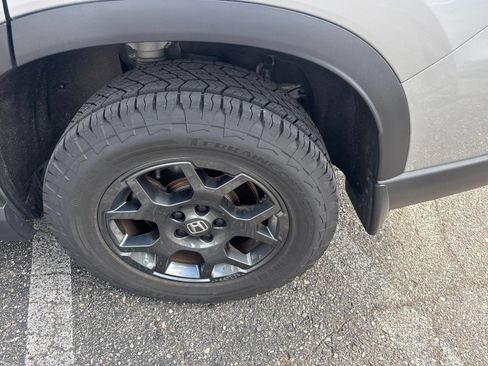 Used 2025 Honda Pilot TrailSport image 13