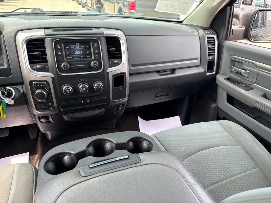 Used 2017 RAM 1500 Classic SLT AWD/4WD image 9