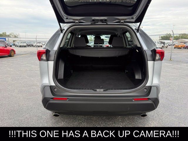 Used 2022 Toyota RAV4 XLE FWD image 8