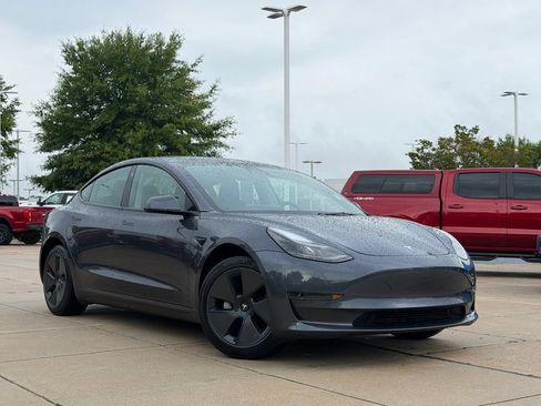 Used 2023 Tesla Model 3 Standard Range RWD image 1