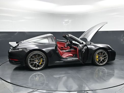 Certified 2021 Porsche 911 Targa 4S AWD/4WD image 31