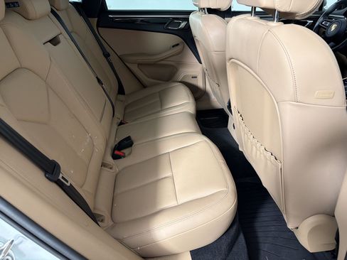 Certified 2024 Porsche Macan AWD/4WD image 30