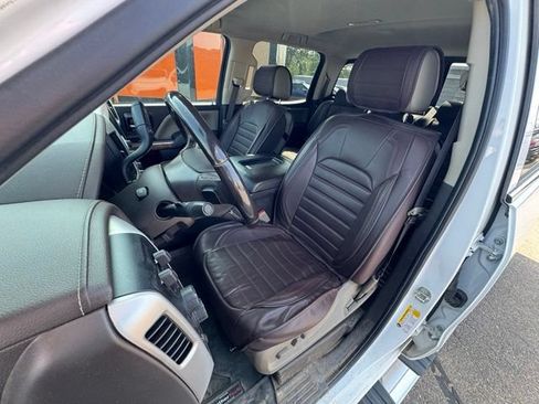 Used 2018 GMC Sierra 1500 SLT AWD/4WD image 9