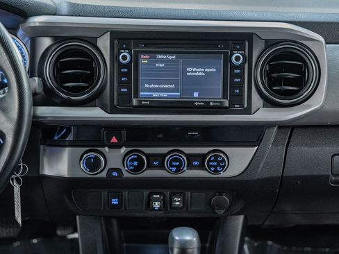 Used 2018 Toyota Tacoma SR5 AWD/4WD image 32