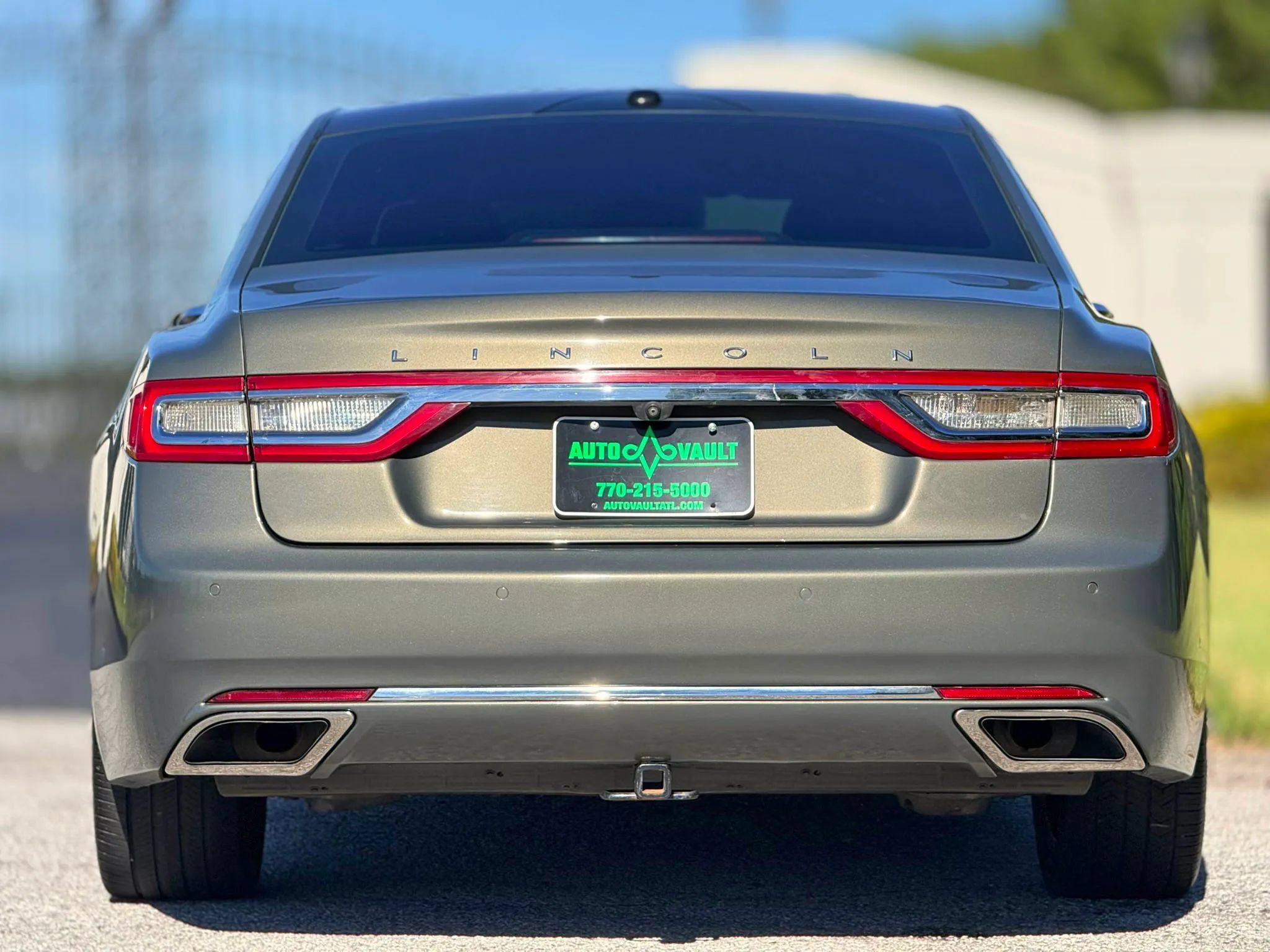 Used 2017 Lincoln Continental Reserve w/ Technology Package FWD image 10