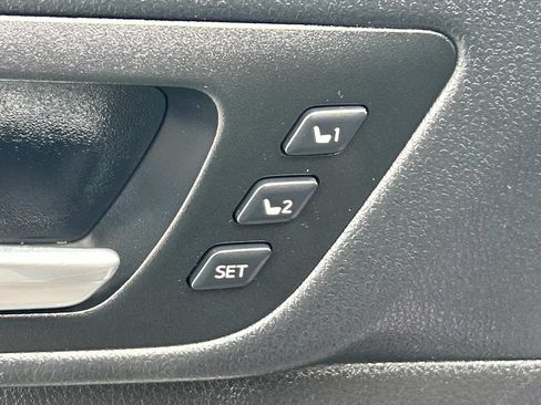 Used 2018 Toyota Highlander Limited FWD image 31