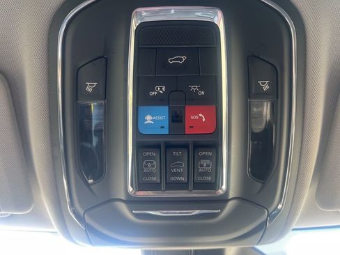 Used 2022 Jeep Grand Cherokee Limited 4xe w/ Luxury Tech Group II image 49