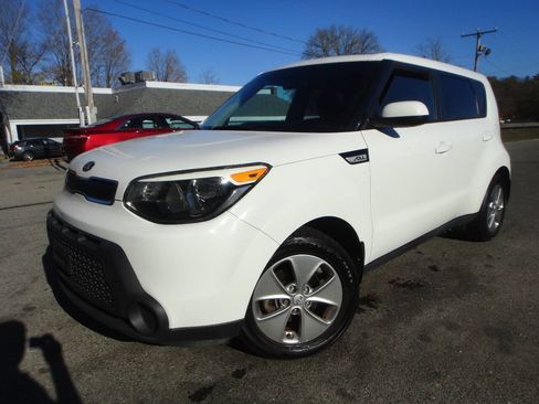Used 2015 Kia Soul FWD image 1