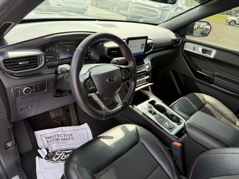 Used 2023 Ford Explorer ST-Line AWD/4WD image 6