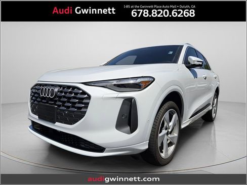 Certified 2025 Audi Q5 Premium AWD/4WD image 1