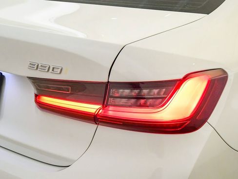 Used 2022 BMW 330i Sedan w/ Driving Assistance Package RWD image 12