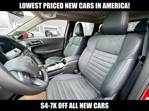 New 2025 Mitsubishi Outlander SE image 11