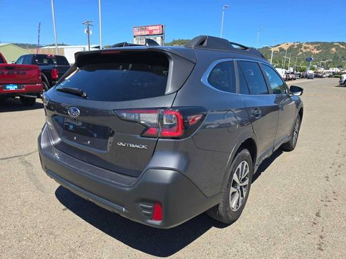 Used 2022 Subaru Outback Premium AWD/4WD image 3