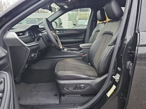 New 2025 Jeep Grand Cherokee Laredo image 10