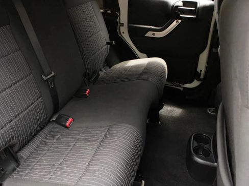 Used 2012 Jeep Wrangler Unlimited Sahara w/ Connectivity Group AWD/4WD image 31