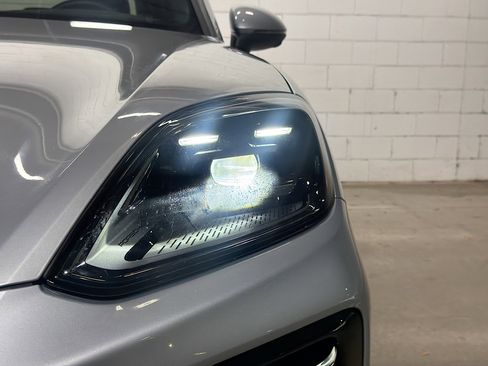 Certified 2026 Porsche Cayenne E-Hybrid AWD/4WD image 10