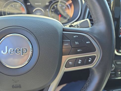 Used 2021 Jeep Cherokee Limited w/ Elite Package AWD/4WD image 23