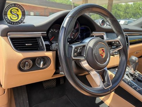Used 2017 Porsche Macan AWD/4WD image 22