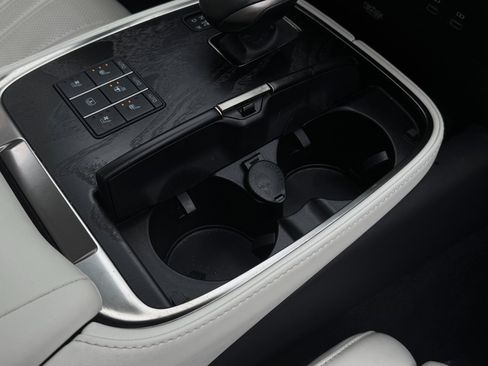 Used 2023 Lexus LS 500h AWD w/ Luxury Package image 44