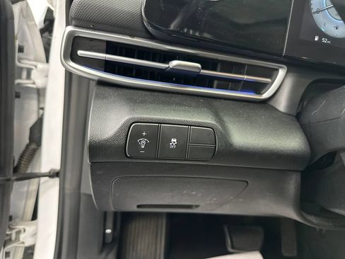 Used 2025 Hyundai Elantra SEL FWD image 31