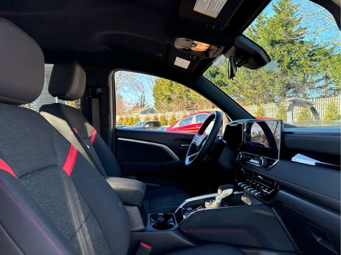 Certified 2024 Chevrolet Colorado Z71 w/ Safety Package image 24