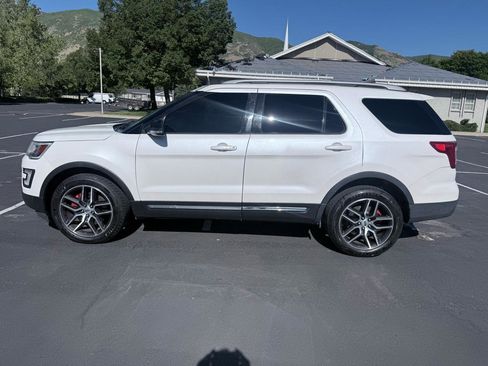 Used 2017 Ford Explorer XLT AWD/4WD image 2