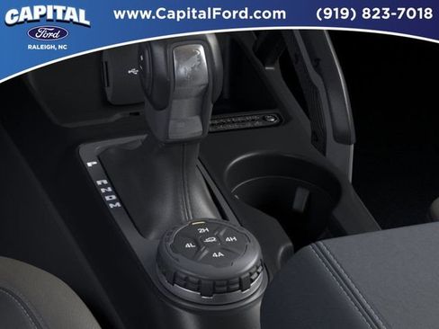 New 2025 Ford Bronco Outer Banks w/ Sasquatch Package image 17