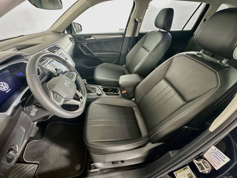 Used 2023 Volkswagen Tiguan SE AWD/4WD image 13
