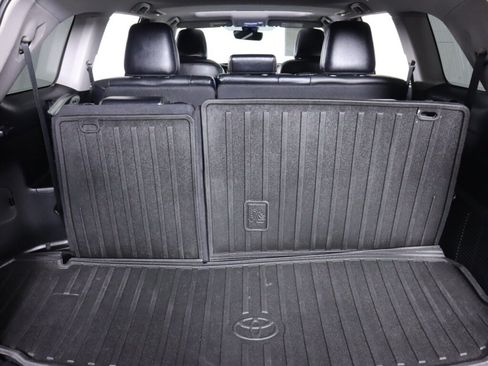 Used 2018 Toyota Highlander XLE AWD/4WD image 35
