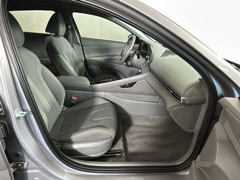 Used 2025 Hyundai Elantra Sport FWD image 30