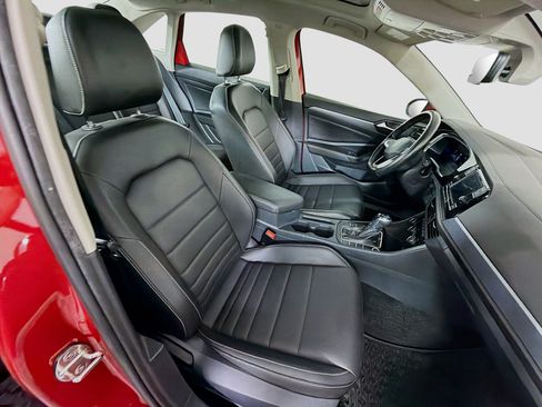 Used 2024 Volkswagen Jetta SE FWD image 30