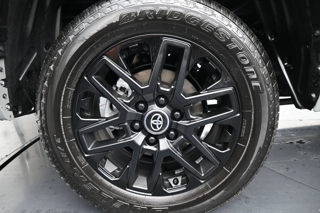 Used 2026 Toyota Tundra Limited AWD/4WD image 10