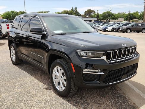 Used 2023 Jeep Grand Cherokee Limited AWD/4WD image 4