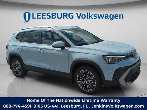 New 2026 Volkswagen Taos SE image 1