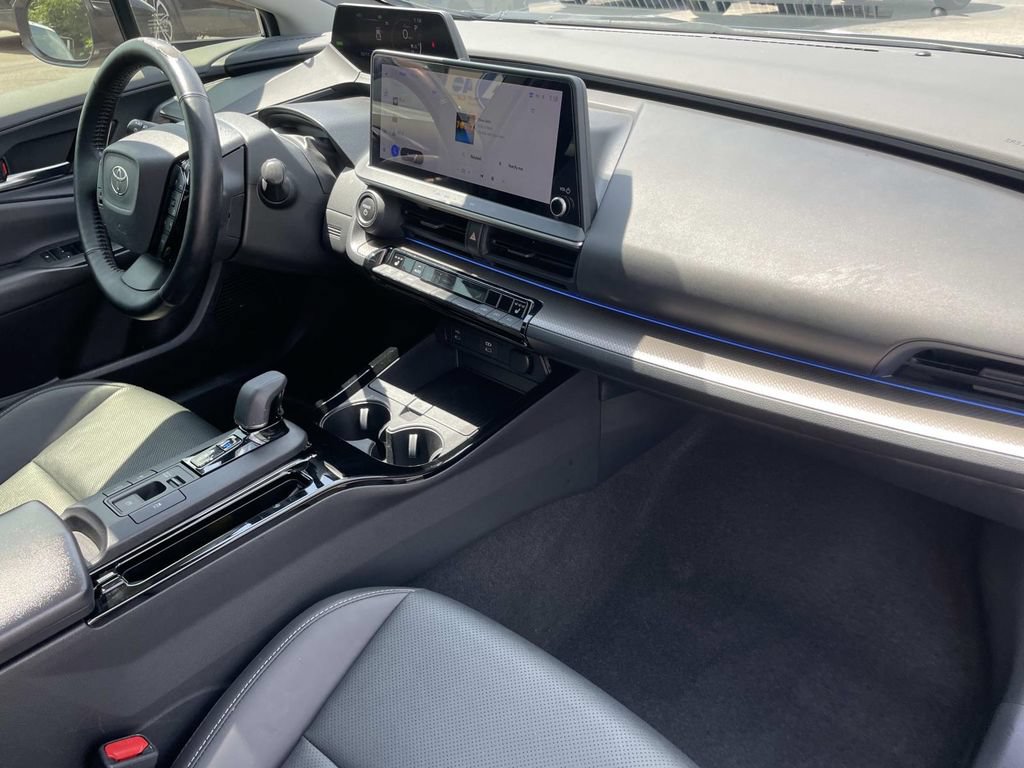Used 2024 Toyota Prius XLE FWD image 13