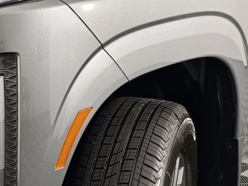 Used 2025 Nissan Frontier SV image 44